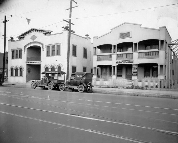 1st Street buildings L.A. 1921.jpg