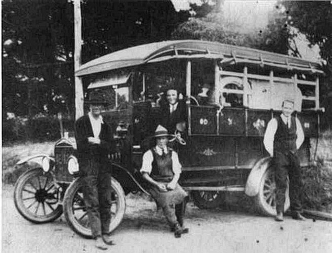 1920,motor bus.jpg