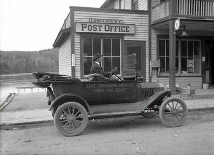 1915-model T Ford Touring car-2.jpg