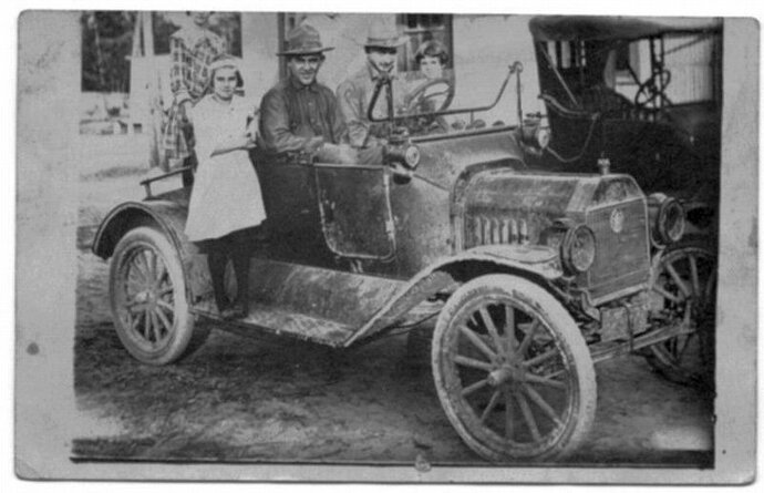 1915 roadster needs wash.jpg