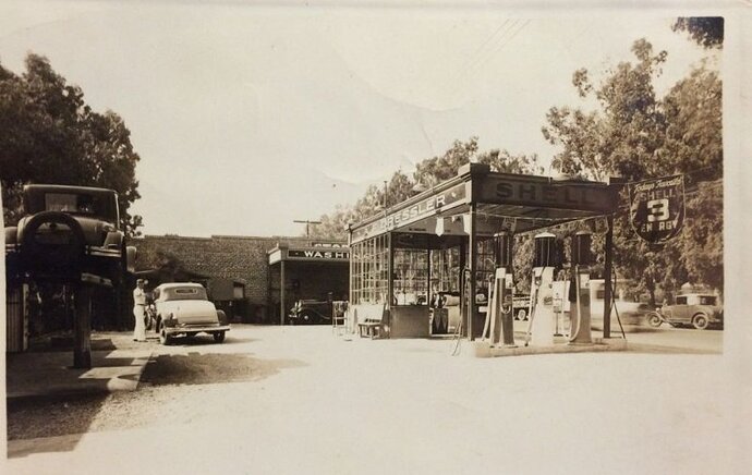 1930s Dressler Shell Station 1.jpg