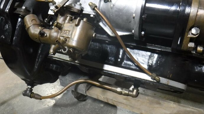 Pressurized oiling and carburetor.jpg