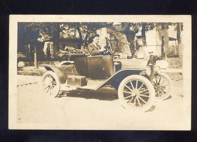 1913 14 Roadster On The Street.JPG