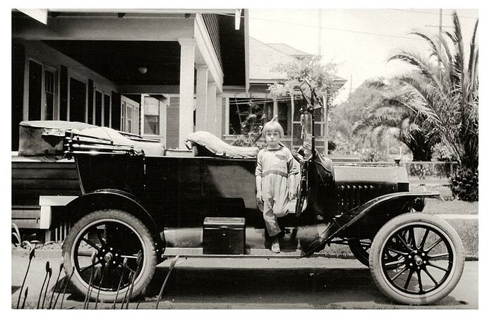 1915 Touring Driveway Posing.JPG