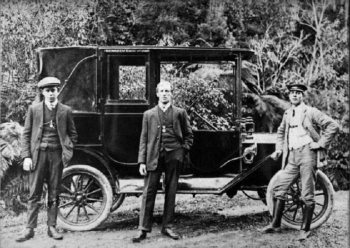 Town car Greymouth NZ.jpg