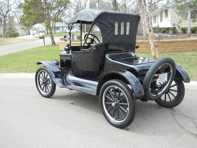 1922 runabout model t ford.jpg