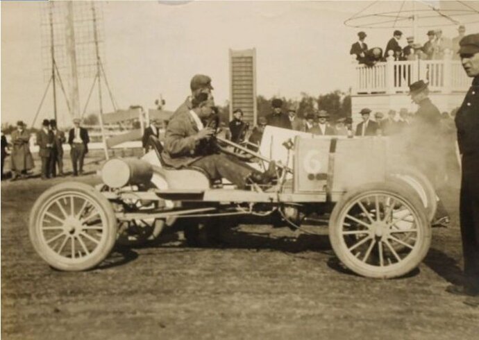 KULICK IN 6 CAR -228 CUBIC INCH FORD SPECIAL-NEXT TO CASE WHITE STREAK-9-26-1911.JPG