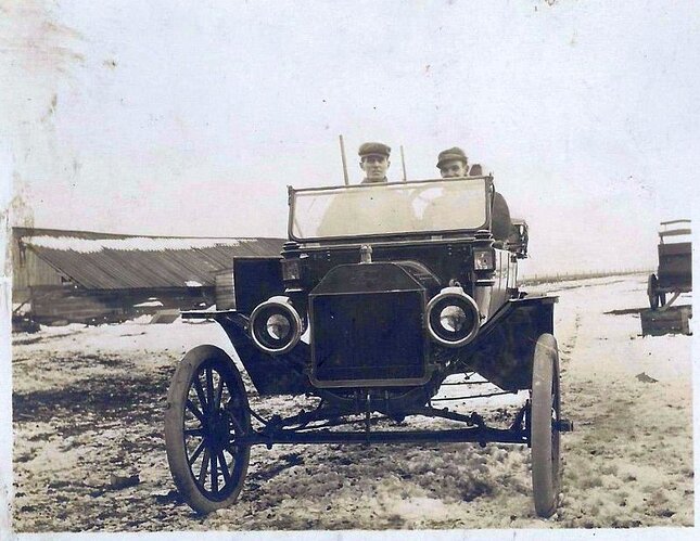 1914 TOURING WITH 1913 STYLE WINDSHIELD ON THE STREET.jpg