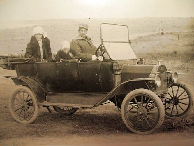 1913 ford and family.jpg