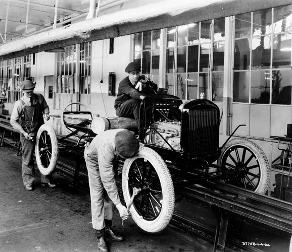 1924-Ford-Highland-Park-10-millionth-Model-T-1024x884.jpg