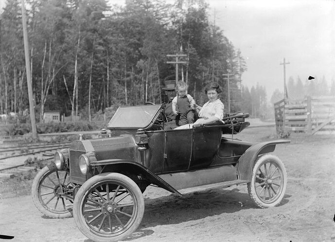 1913 RHD Runabout.jpg