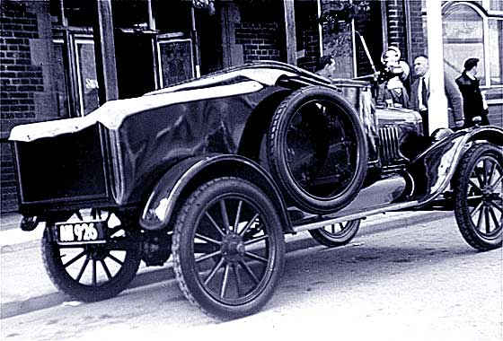 1916_Ford_Model_T_Special_Pick-up.jpg