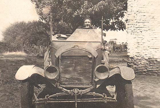 1920_Ford_Model_T_Touring.jpg