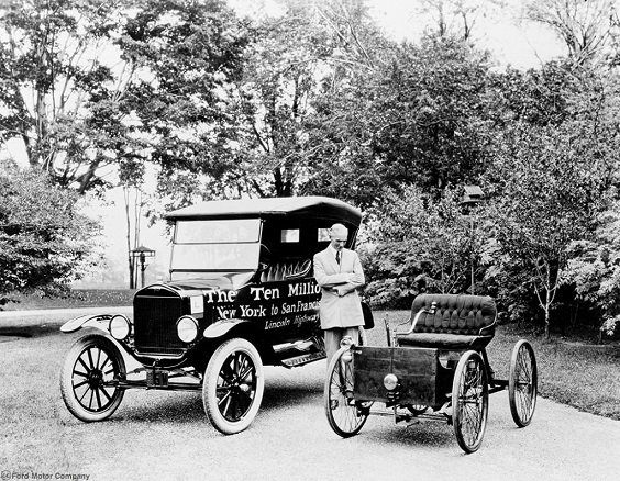 10 millionth model t ford with henry and quadricycle.jpg
