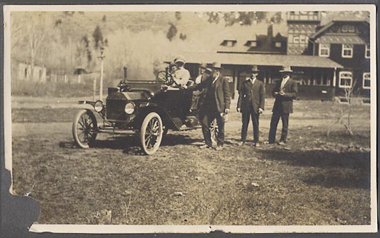 1915 T in field.jpg