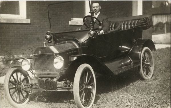 1915 Model T Touring Car a.jpg