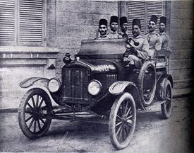 1927, Egyptian traffic policemen.jpg